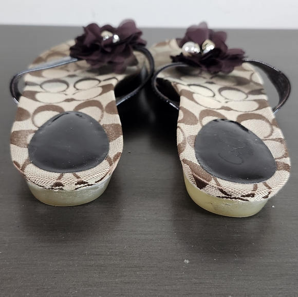 Coach Serenity Floral Charms Bling Patent Leather Flipflops Sandals Sz 7M NWOB - Picture 5 of 8